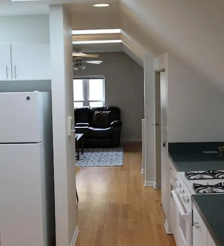 Holiday home Lincoln Park Living - 3 Queen Beds - Sleeps 6