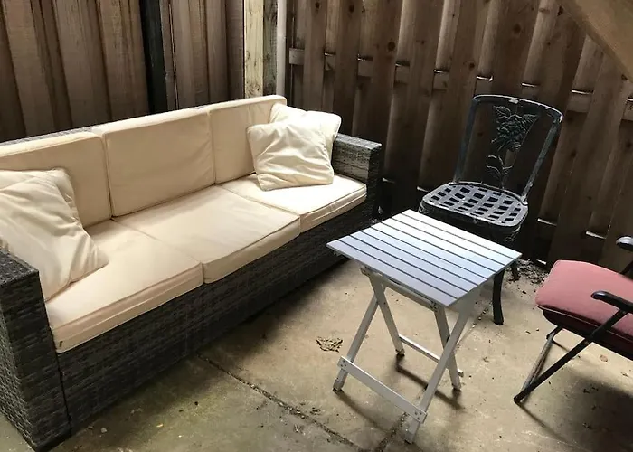 Lincoln Park Living - 3 Queen Beds - Sleeps 6 *